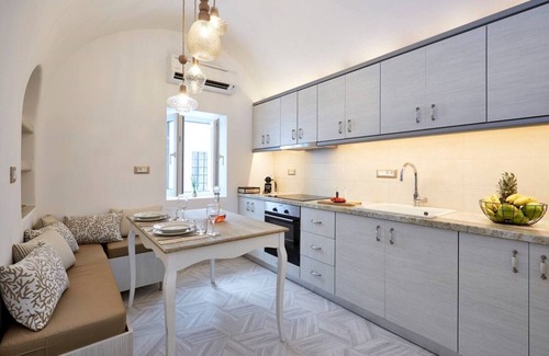 Messaria Villa | The Queen's house with jacuzzi and sea view