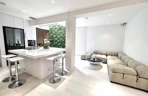 Marine Parade Apartment | The Quintessence Suite