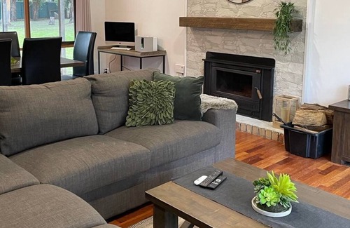Coongulla House | The Ranch Country Charm - Epic Views Pets Welcome