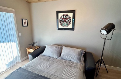 Regional District of Nanaimo Bed & Breakfast | The Raven Haven Loft w/Majestic Views and Nearby Neighbourhood Beaches