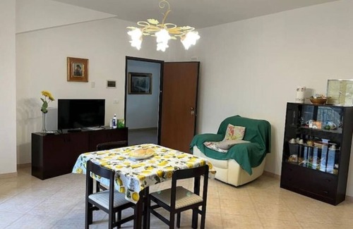 Navelli Apartment | The red poppy