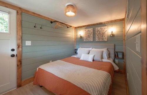 Lookout Valley Neighborhood Association House | The Red Roost Cabin