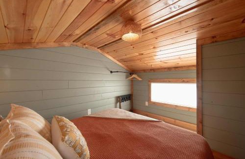 Lookout Valley Neighborhood Association House | The Red Roost Cabin