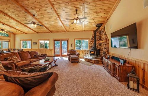 Shaver Lake House | The Restful Rose Fireside Vibes Ac Comfort