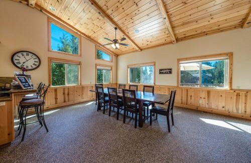 Shaver Lake House | The Restful Rose Fireside Vibes Ac Comfort