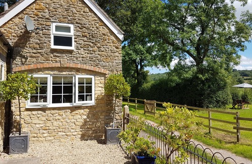 Wincanton Cottage | THE RETREAT, romantic, character holiday cottage in Wincanton