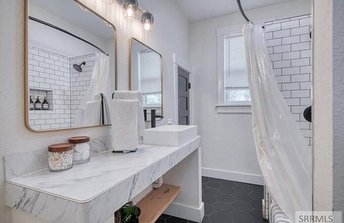 Rexburg House | The Rexburg Cottage - a newly remodeled 1940s home with a modern farmhouse feel!