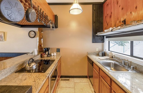 Tahoe Village Apartment | The Ridge Sierra