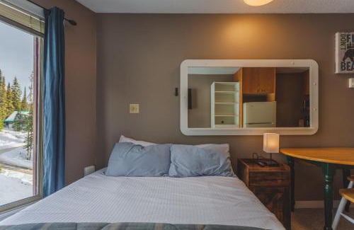 Big White Ski Resort Apartment | The Ridge Ski-In Ski-Out Condo with Free Parking