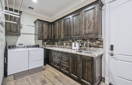 Columbia House | The Ridgewood Estate : Pool - Fire Pit - Central