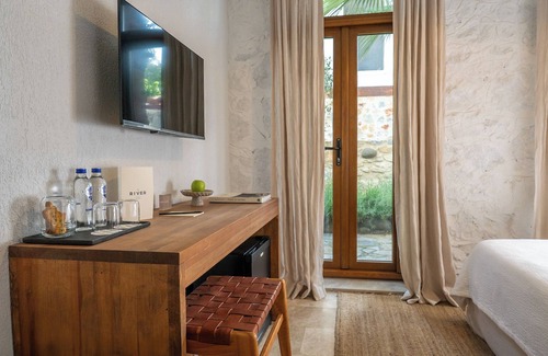 Ula Hotel | The River House