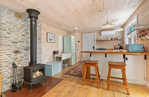 Queens House | The River Shack with Sauna