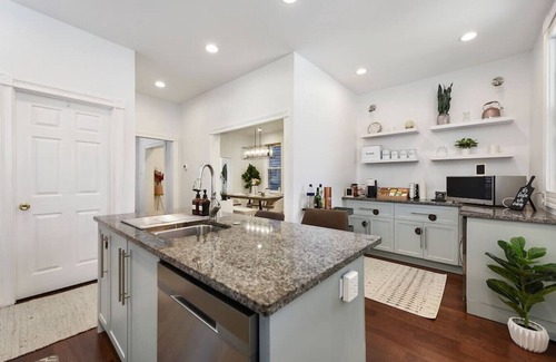 East Liberty House | The Riverview Room on Beatty