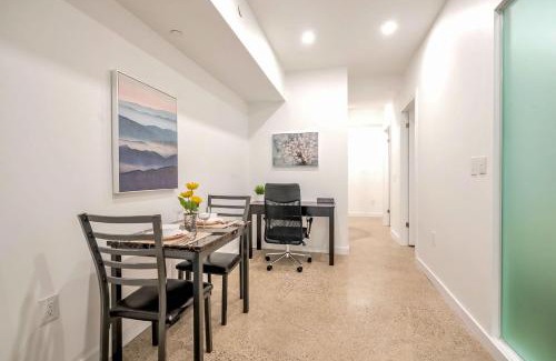 Downtown Toronto Hotel | The Roland Chic 2BR Basement Suite 2BR Toronto Getaway near Downtown