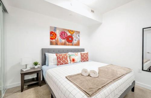 Downtown Toronto Hotel | The Roland Chic 2BR Basement Suite 2BR Toronto Getaway near Downtown