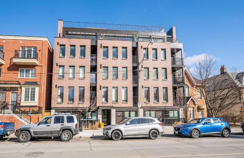 Downtown Toronto Hotel | The Roland Chic 2BR Basement Suite 2BR Toronto Getaway near Downtown