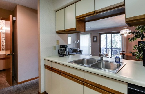 Table Rock Condo | The Roost Royale