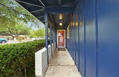 East Congress House | The Row on SoCo – Your Austin Basecamp