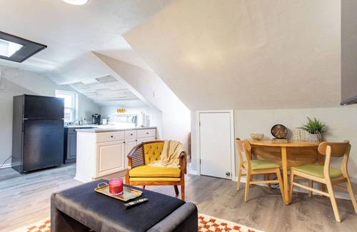 Bloomfield Apartment | The Roxy: Short/Long Term Stay | Park Off-St Free