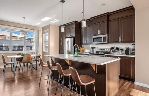 Calgary House | The Royal YYC - 10 min to Airport - 1.5hr to Banff