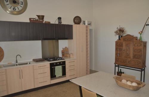 Dudley West House | The Rusty Kangaroo - Premium Couples Retreat - Spectacular Ocean View - Great Hosts