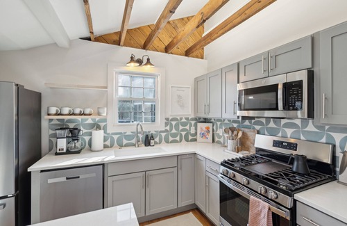 North-Central Cottage | The Rutledge Roost of Charleston