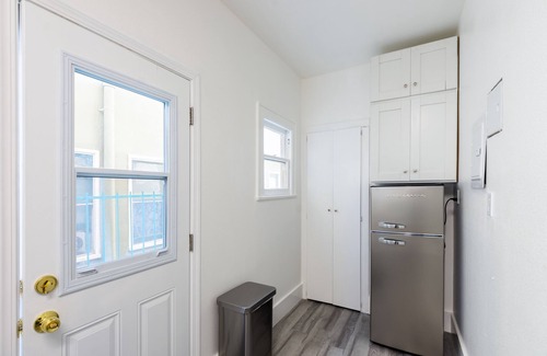 Alamitos Beach Condo | The Sailor’s Nest - Cosy Condo By the Sea