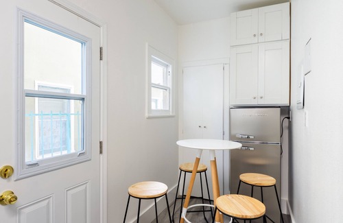 Alamitos Beach Condo | The Sailor’s Nest - Cosy Condo By the Sea