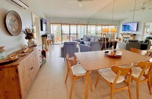 Encounter Bay Apartment | The Salty Seagull – ocean-view luxe!