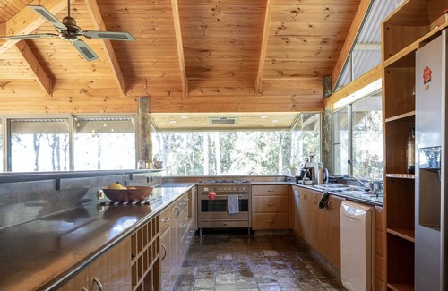 Coomba Park House | The Sanctuary, Wallis Lakeside Acres - Tesla Fast Charge