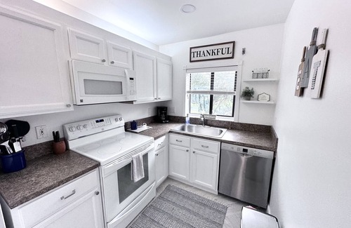 Bella Vista Condo | The Sand Castle - WALK TO BEACH!