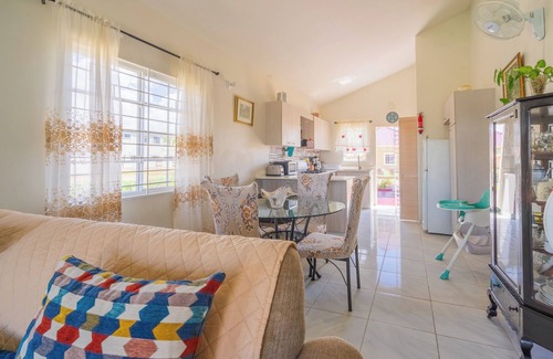 Portmore House | "The Savannah @ Phoenix" A cool family friendly home close to Major Attractions.