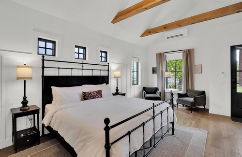 Sisters Hotel | The Scout Boutique Cottages