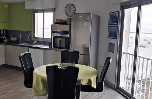 Port-Louis Apartment | The sea at your feet, the tides for clock