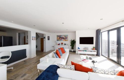 Selsey House | The Sea House - Ultimate Seafront Living & Sunsets
