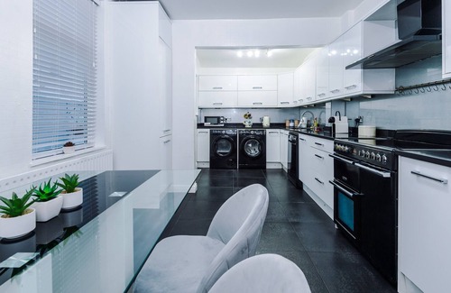 Salford House | The Seedley 4 Bedroom House - Salford