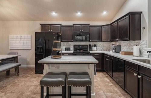 Lubbock House | The Silverwood - 3BR/2BA - South LBK