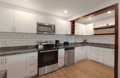 Coco Sunset Hills Condo | The Sky Deck Condo 2bed/2.5bath