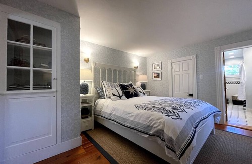 St. Michaels Bed & Breakfast | The Snuggery Inn & Suites Captain`s Quarters