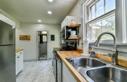 Swannanoa House | The Spruce House - Firepit and Fenced Yard