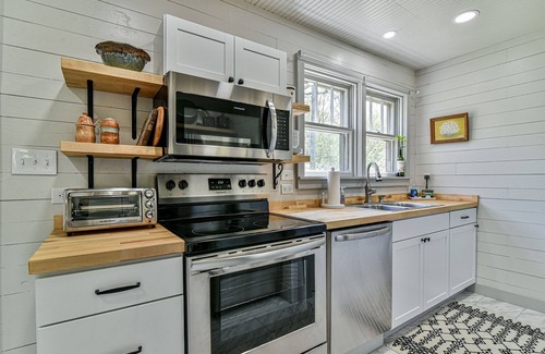 Swannanoa House | The Spruce House - Firepit and Fenced Yard