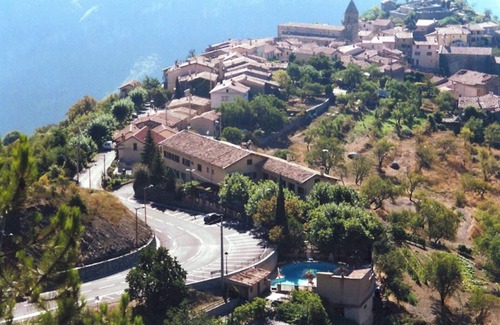 Utelle House | The Squirrels of Utelle