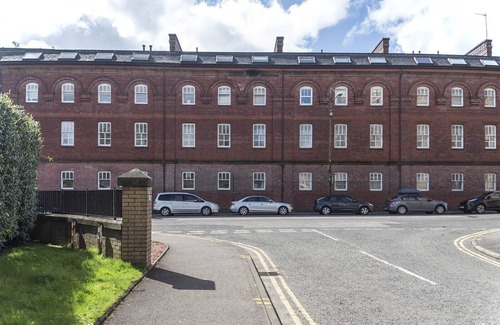 East End Apartment | The Stables: Fabulous stylish flat in Merchant City & Parking