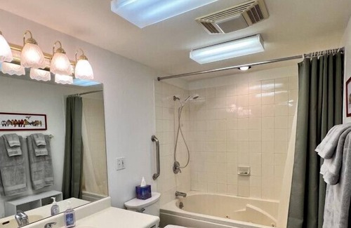 Kodiak House | The State Room- Cliffside, Ocean Views