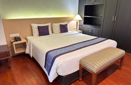Yan Nawa Hotel | The Step Sathon