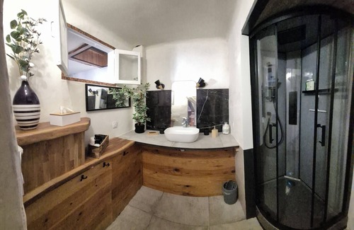Laragne-Monteglin Apartment | The Studio - Duplex. Fully equipped, ideally located for shopping and tourism.