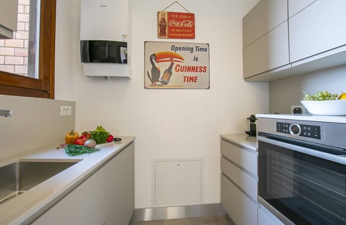 Cerro Apartment | The Stylish Flat 900m from Cerro Beach, Laveno Mombello, Italy