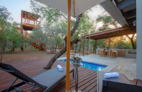 Marloth Park Villa | The Suite Luxury Safari Villa, Close to KNP, Starbed, Giraffe-Feeding-Tower, Bush-Bath