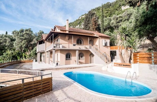 Dafnata Apartment | The Summit Escape