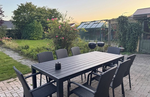 Kerteminde Municipality House | The Sunflower: 7BR, 3BA Retreat w/Garden & Parking in Munkebo